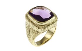 Ring 31.52 gr. 585/- Gelbgold mit Amethyst Ringgroesse 62