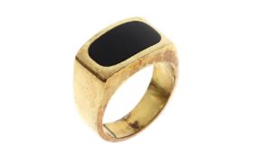 Ring 18.07 gr.  585/- Gelbgold mit Onyx Ringgroesse 58