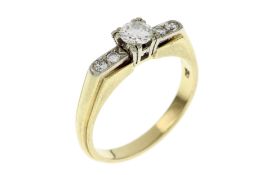 Ring 4.26g 585/- Gelbgold und Weissgold mit Diamant ca. 0.25 ct. und 4 Diamanten zus. ca. 0.12 ct.. 