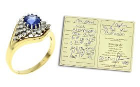 Ring 6.02g 750/- Gelbgold mit 26 Diamanten zus. ca. 0.52 ct. G/vs-si und Saphir. Ringgroesse ca. 60.