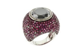 Ring 21.99g 750/- Weissgold mit schwarzem Diamant 10.37 ct. und 109 Diamanten zus. ca. 0.83 ct. G-B/