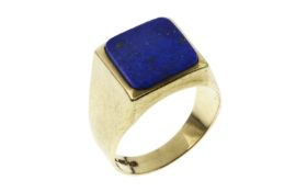 Ring 5.5g 333/- Gelbgold mit Lapislazuli. Ringgroesse ca. 63