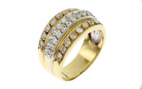 Ring 5.8g 750/- Gelbgold und Weissgold mit 42 Diamanten zus. ca. 0.84 ct.. Ringgroesse ca. 54