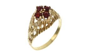 Ring 2.28g 333/- Gelbgold mit Granate. Ringgroesse ca. 53