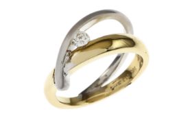 Ring 5.79g 585/- Gelbgold und Weissgold mit Diamant ca. 0.12 ct.. Ringgroesse ca. 56
