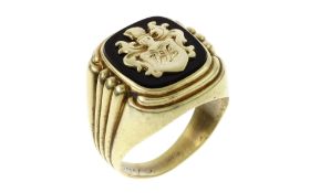 Ring 9.6g 585/- Gelbgold mit Onyx. Ringgroesse ca. 58