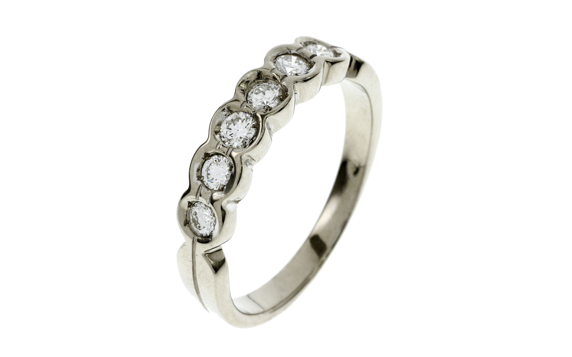 Ring 4.01g 585/- Weissgold mit 6 Diamanten zus. ca. 0.60 ct.. Ringgroesse ca. 58