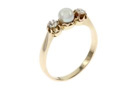 Ring 2.96g 585/- Gelbgold mit 2 Diamanten zus. ca. 0.20 ct. L/pi und Perle. Ringgroesse ca. 59