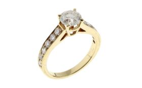 Ring 3.88g 750/- Gelbgold mit Diamant ca. 1 ct. und 6 Diamanten zus. ca. 0.30 ct.. Ringgroesse ca. 5
