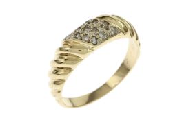 Ring 3.06g 585/- Gelbgold und Weissgold mit 12 Diamanten zus. ca. 0.12 ct. H/pi. Ringgroesse ca. 57