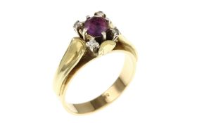 Ring 4.76g 585/- Gelbgold und Weissgold mit 4 Diamanten zus. ca. 0.04 ct. und Amethyst. Ringgroesse 