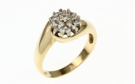 Ring 4.48g 585/- Gelbgold mit 19 Diamanten zus. ca. 0.41 ct.. Ringgroesse ca. 55