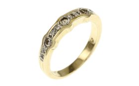 Ring 4.03g 585/- Gelbgold mit 11 Diamanten zus. ca. 0.33 ct.. Ringgroesse ca. 52