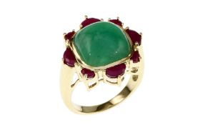 Ring 6.49g 585/- Gelbgold mit Rubinen und Jade. Ringgroesse ca. 54