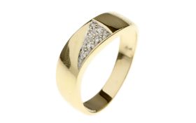 Ring 3.24g 585/- Gelbgold mit 7 Diamanten zus. ca. 0.07 ct.. Ringgroesse ca. 55