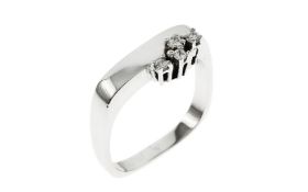 Ring 3.97g 585/- Weissgold mit 4 Diamanten zus. ca. 0.12 ct.. Ringgroesse ca. 54