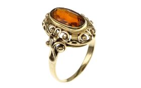 Ring 4.25g 333/- Gelbgold mit Granat. Ringgroesse ca. 57