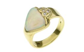 Ring 5.43g 750/- Gelbgold mit 6 Diamanten zus. ca. 0.12 ct. und Opal. Ringgroesse ca. 54