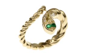 Ring 6.82g 750/- Gelbgold mit 9 Diamanten zus. ca. 0.18 ct. und Smaragden. Ringgroesse ca. 52