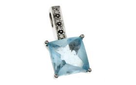 Anhaenger 2.01g 585/- Weissgold mit 4 Diamanten zus. ca. 0.02 ct. und Aquamarin