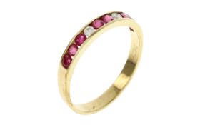 Ring 1.84g 585/- Gelbgold mit 2 Diamanten zus. ca. 0.06 ct. und Rubinen. Ringgroesse ca. 54