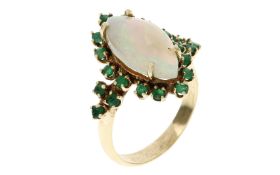 Ring 4.5g 585/- Gelbgold mit Smaragden und Opal. Ringgroesse ca. 52