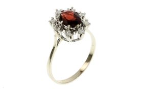 Ring 4.51g 585/- Weissgold mit 8 Diamanten zus. ca. 0.32 ct. L/pi und Rhodolith. Ringgroesse ca. 65