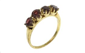 Ring 2.24g 333/- Gelbgold mit Granate. Ringgroesse ca. 54