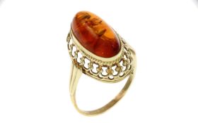 Ring 2.96g 585/- Gelbgold mit Bernstein. Ringgroesse ca. 55