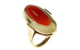 Ring 6.38g 585/- Gelbgold mit Koralle. Ringgroesse ca. 54