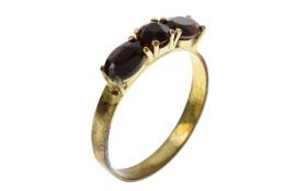 Ring 1.84g 333/- Gelbgold mit Granate. Ringgroesse ca. 56