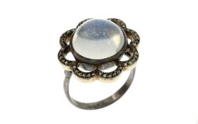Ring 5.27g 925/- Silber vergoldet mit Diamanten im Rosenschliff und Farbstein. Ringgroesse ca. 52