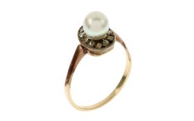 Ring 3.43g 585/- Gelbgold mit 12 Diamanten zus. ca. 0.18 ct. im Rosenschliff und Perle. Ringgroesse 