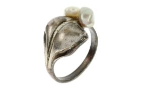 Ring 4.37g 925/- Silber mit Perlen. Ringgroesse ca. 54