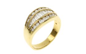 Ring 5.28g 750/- Gelbgold mit 27 Diamanten zus. ca. 0.63 ct.. Ringgroesse ca. 52