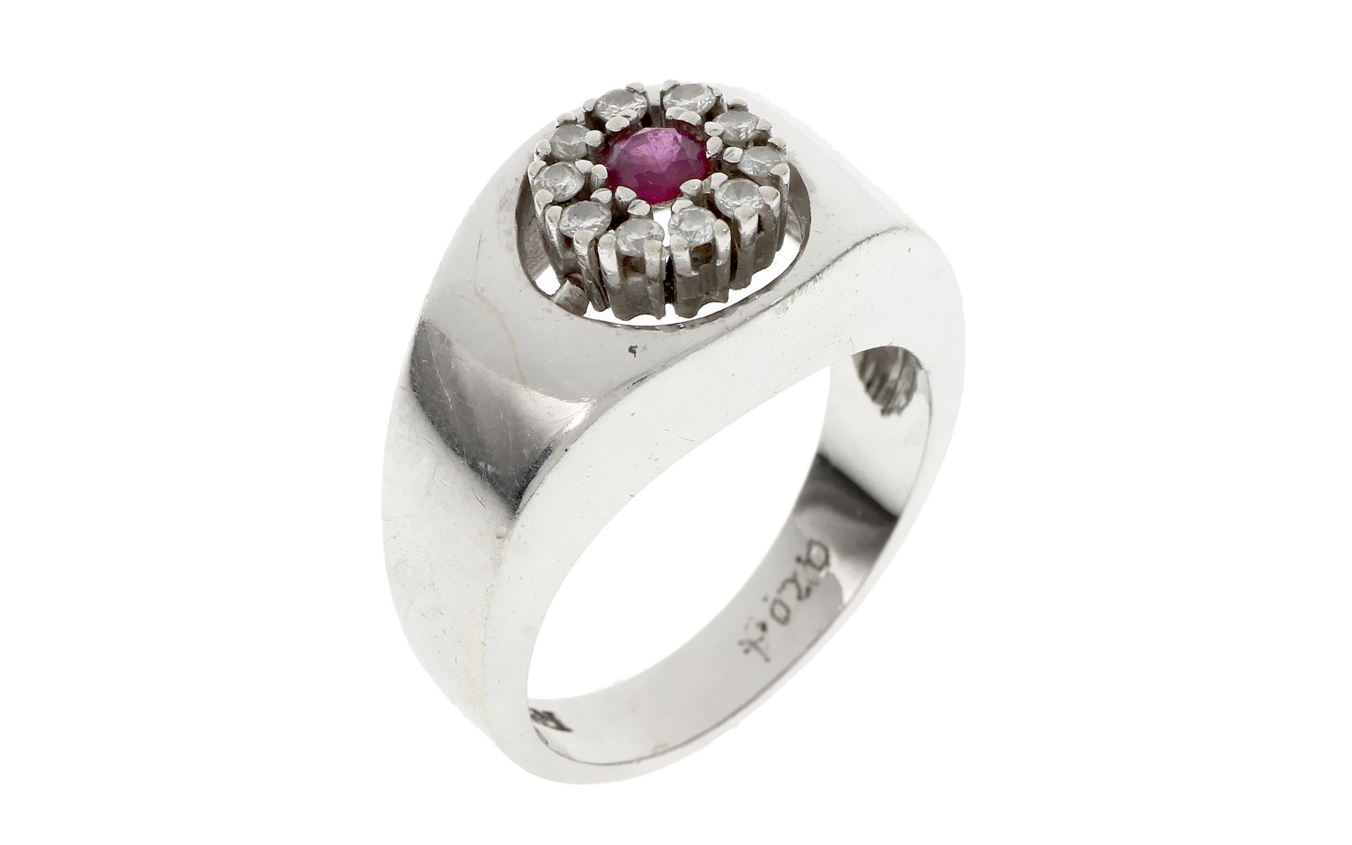 Ring 7.96g 585/- Weissgold mit 10 Diamanten zus. ca. 0.20 ct. und Rubin. Ringgroesse ca. 53