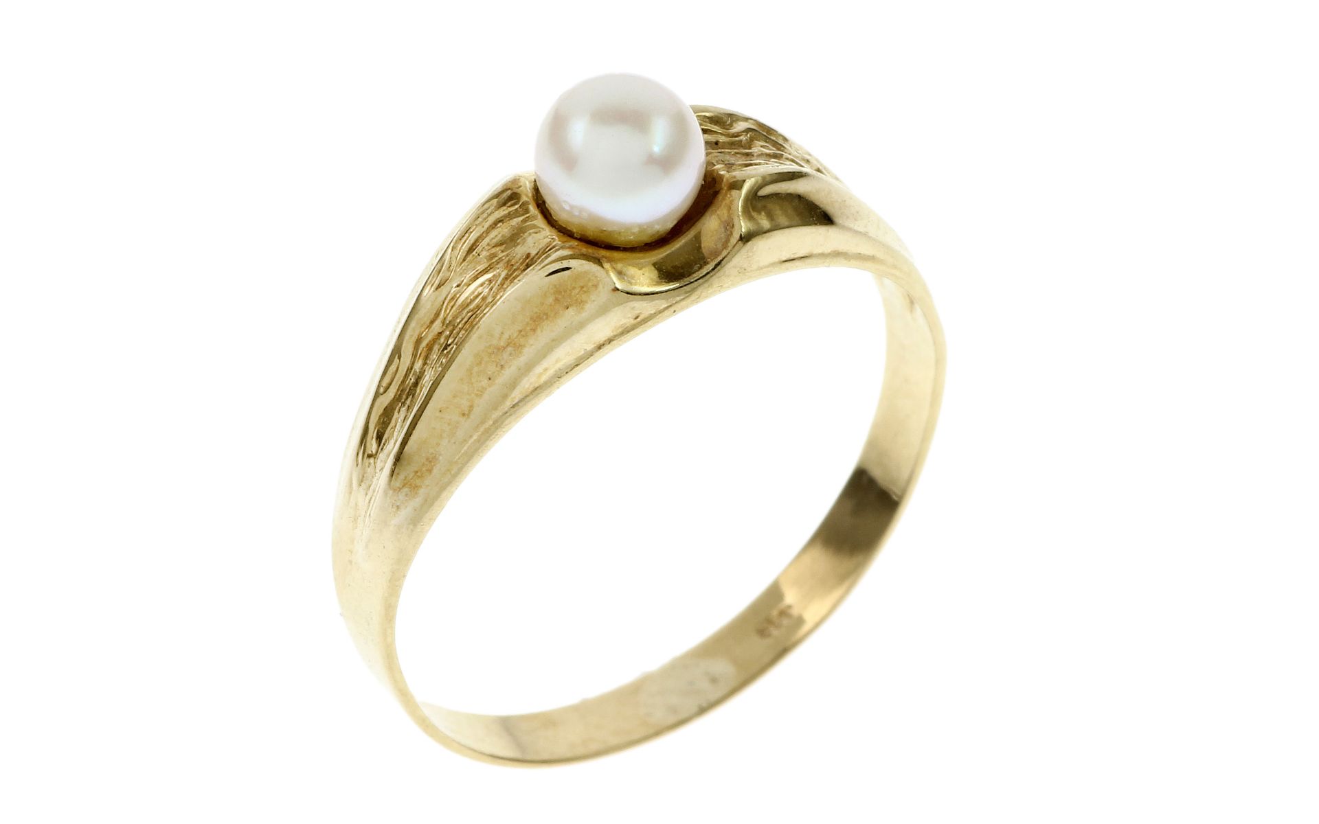 Ring 1.32g 333/- Gelbgold mit Perle. Ringgroesse ca. 56