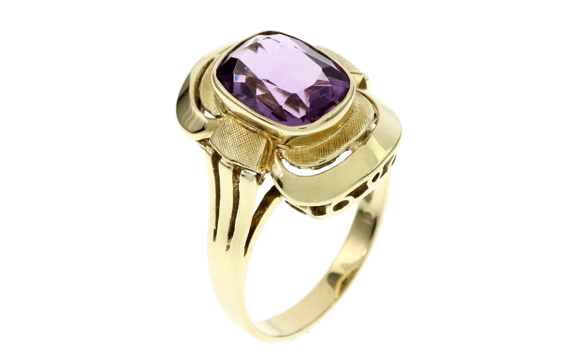 Ring 8.08g 585/- Gelbgold mit Amethyst. Ringgroesse ca. 61