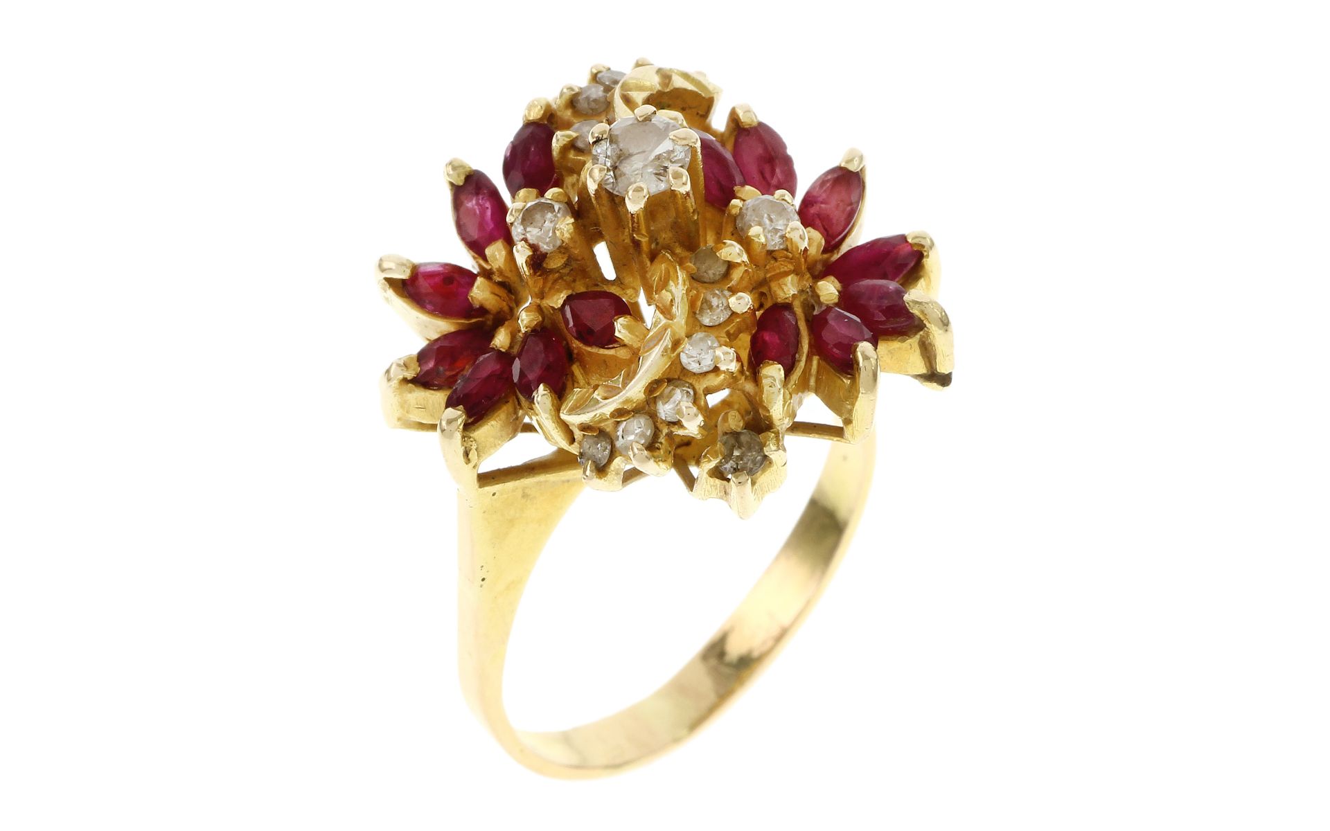 Ring 7.45g 750/- Gelbgold mit 17 Diamanten zus. ca. 0.64 ct. und Rubinen. Ringgroesse ca. 52
