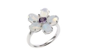 Ring mit Mondsteinen und Amethyst