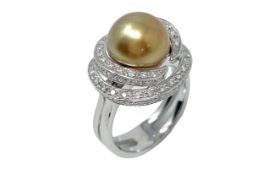 Ring mit Diamanten und Tahiti-Zuchtperle