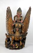 große Garuda-Skulptur