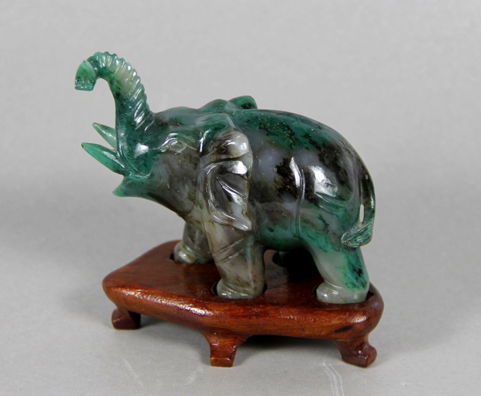 Jade-Elephant - Bild 2 aus 2