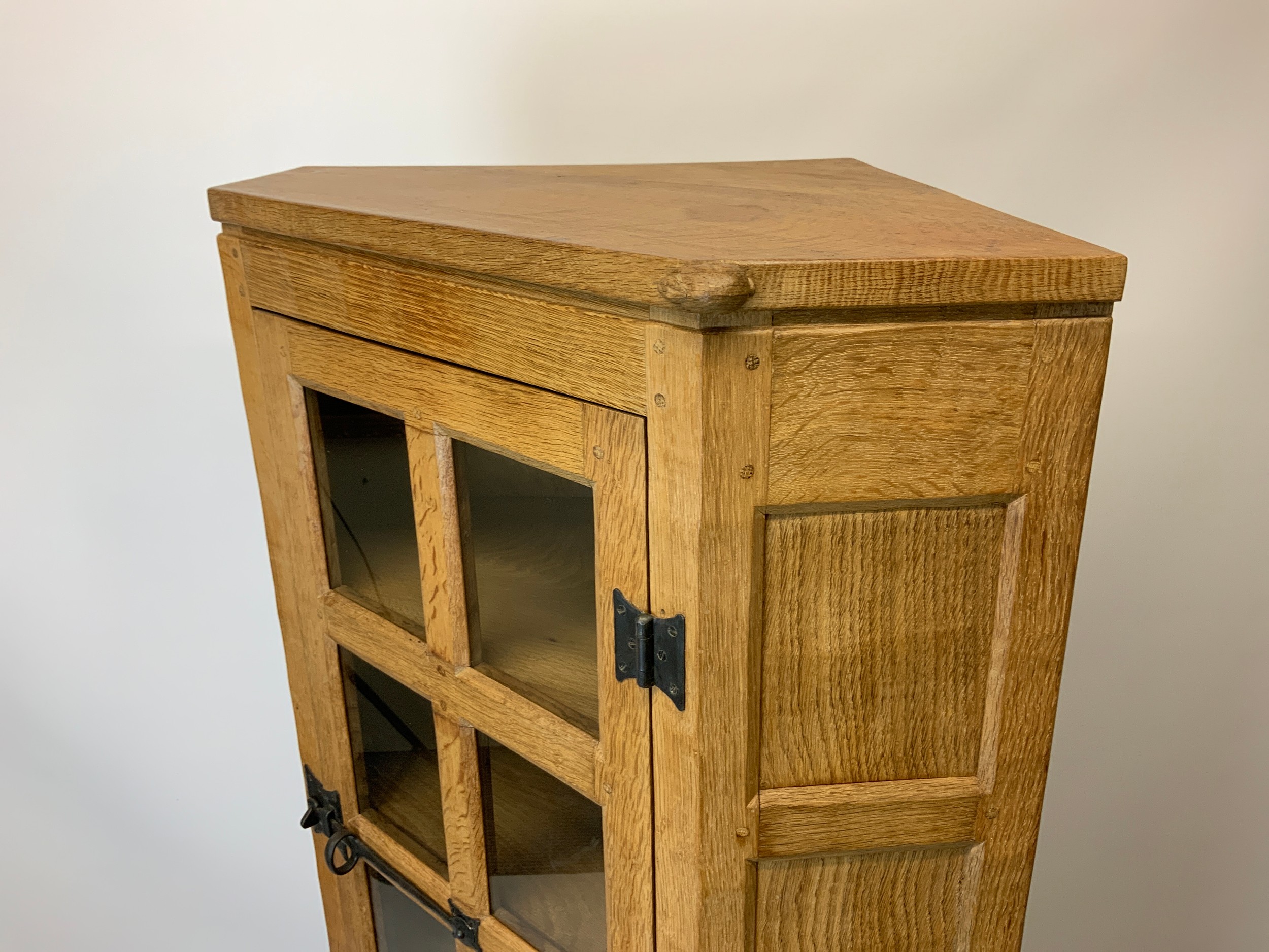 Oak Rabbitman Corner Cabinet - Image 2 of 5