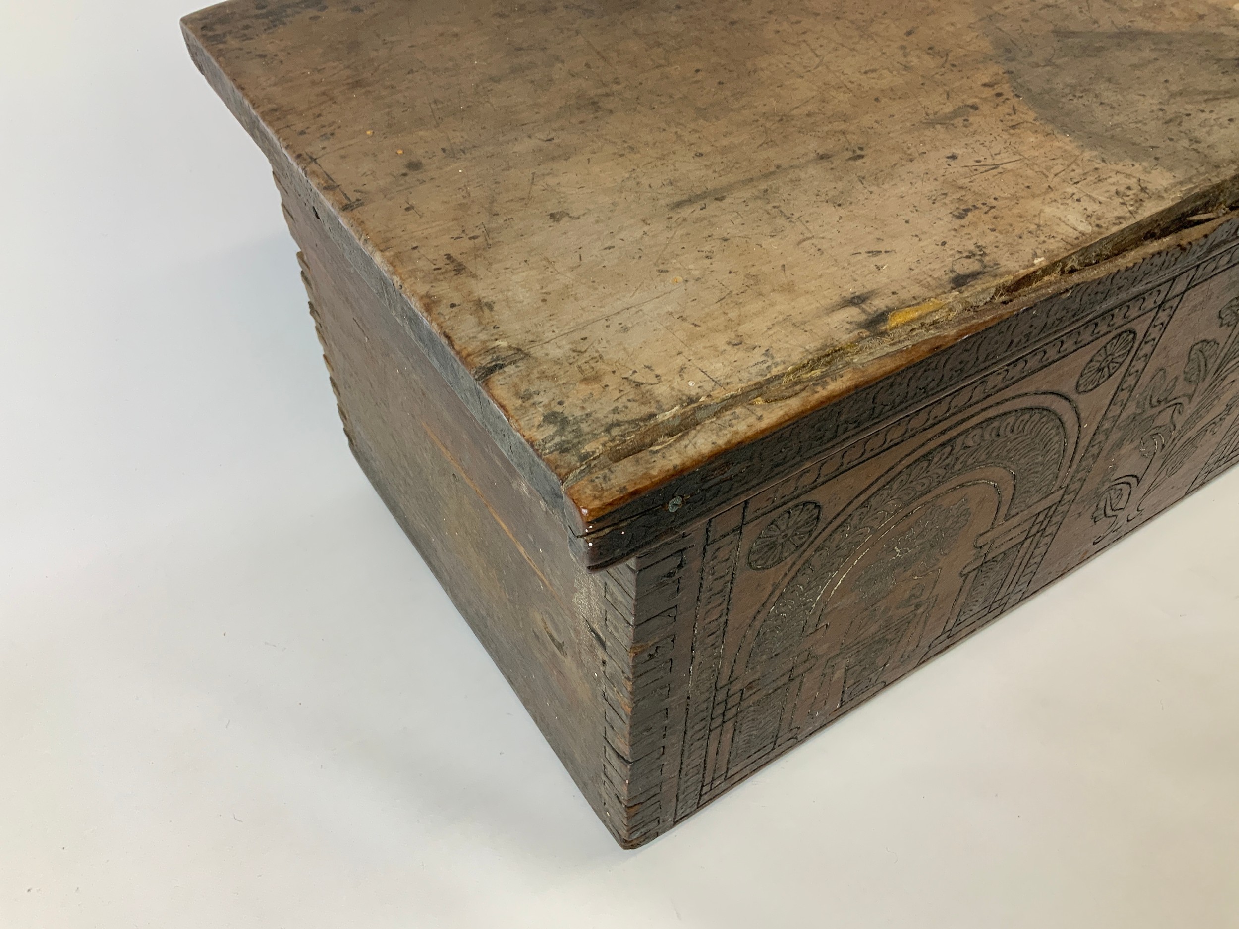 17th Century Portuguese Cedar Poker Work Cassone Chest - 82cm Wide - Image 2 of 5