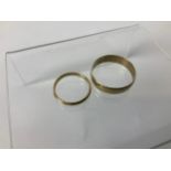 2x 9ct Gold Wedding Bands - Size Z+3 and Size P - 5.5gms