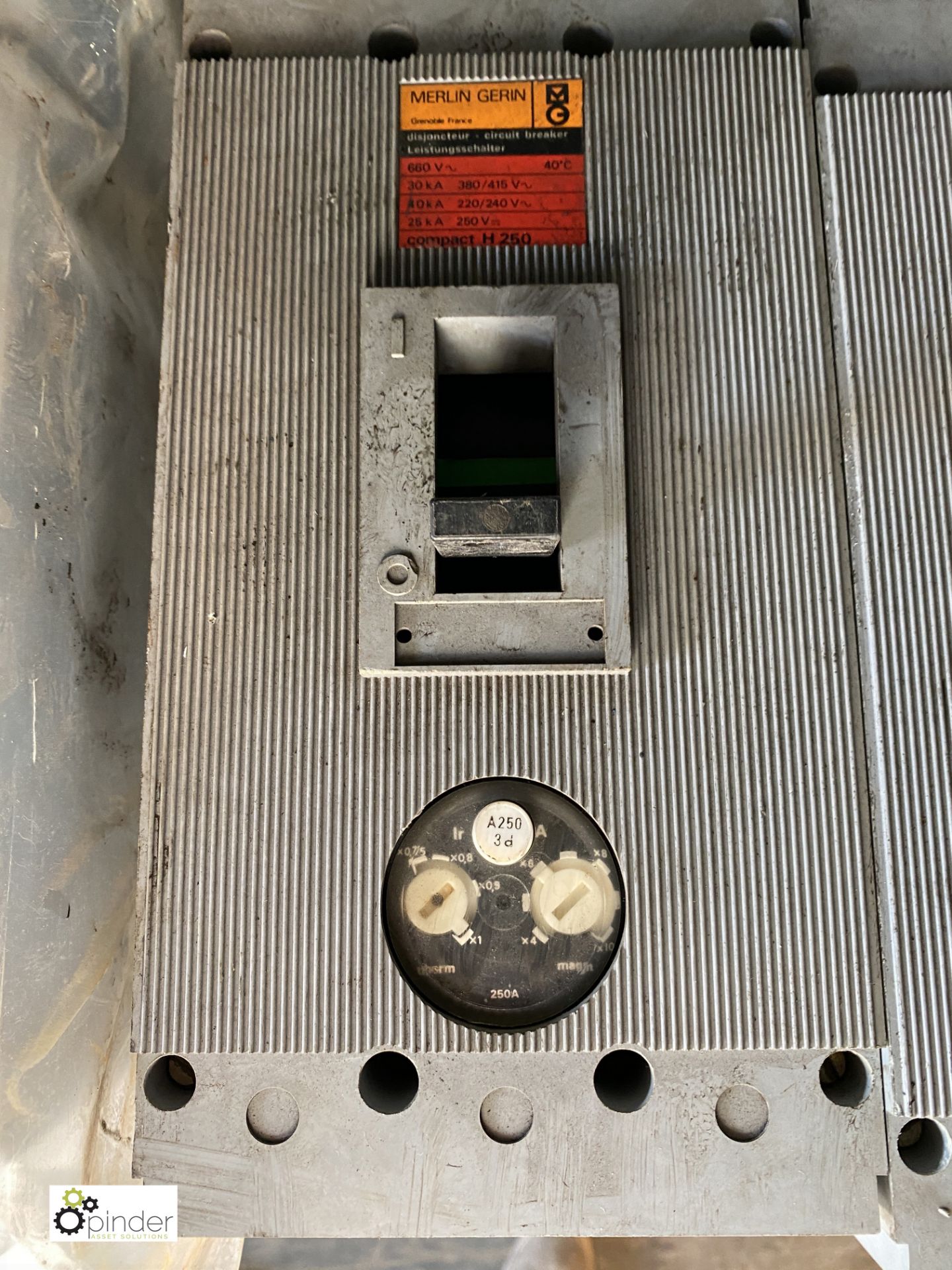 6 Merlin Gerin Compact H250 Circuit Breakers (container 1) (please note there is a lift out fee - Image 4 of 8