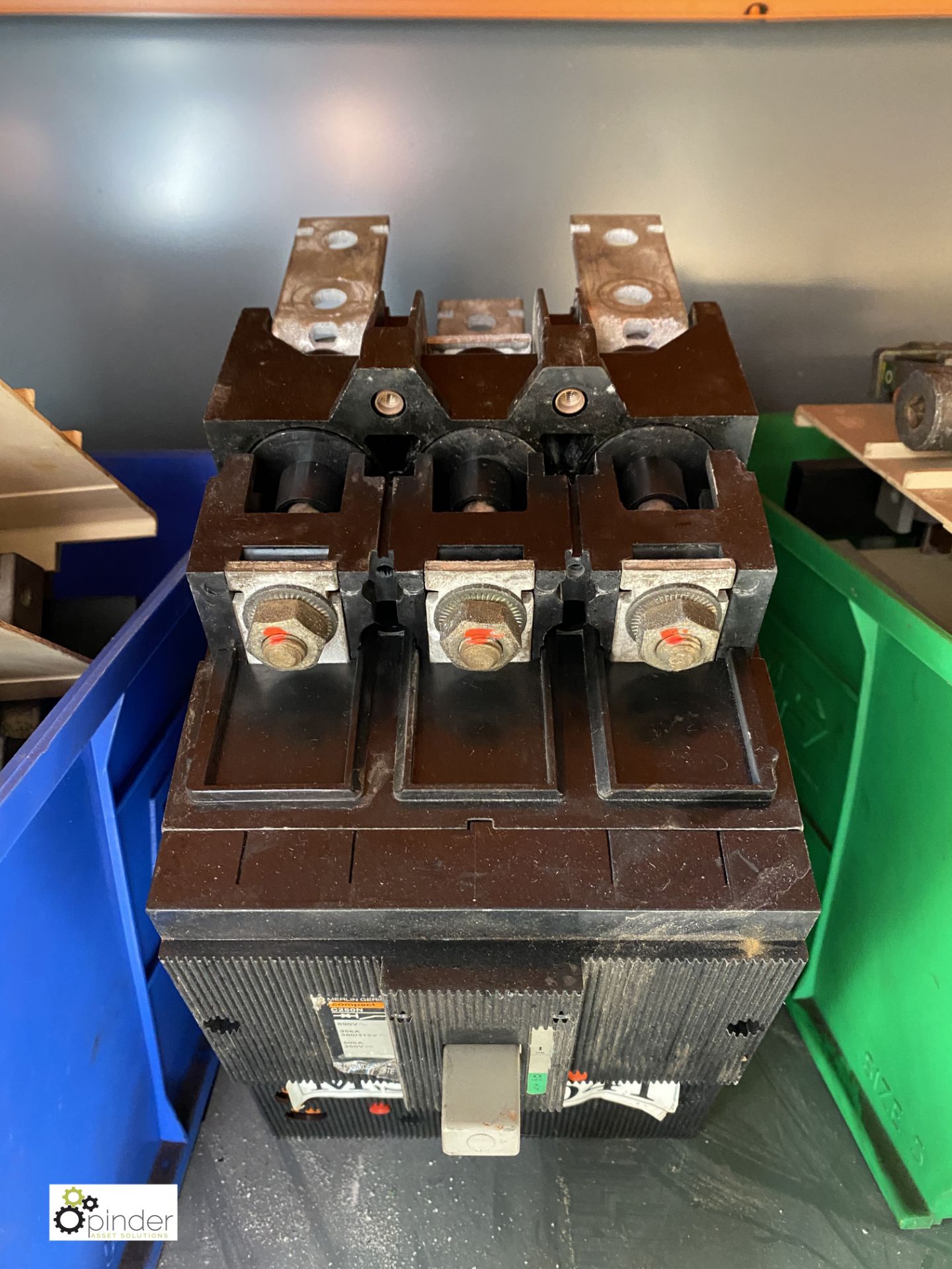 4 various Circuit Breakers and Fuse Switches (container 1) (please note there is a lift out fee - Image 3 of 6