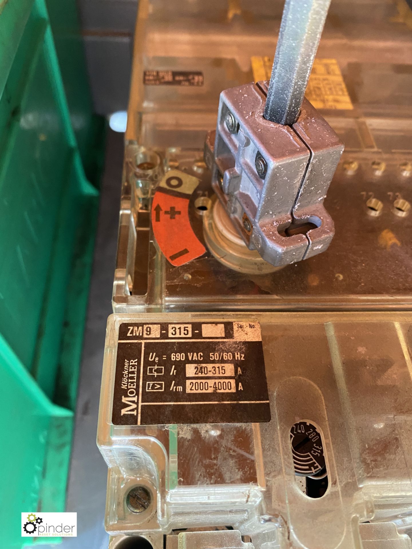 5 various Circuit Breakers (container 1) (please note there is a lift out fee of £5 plus VAT on this - Image 4 of 5