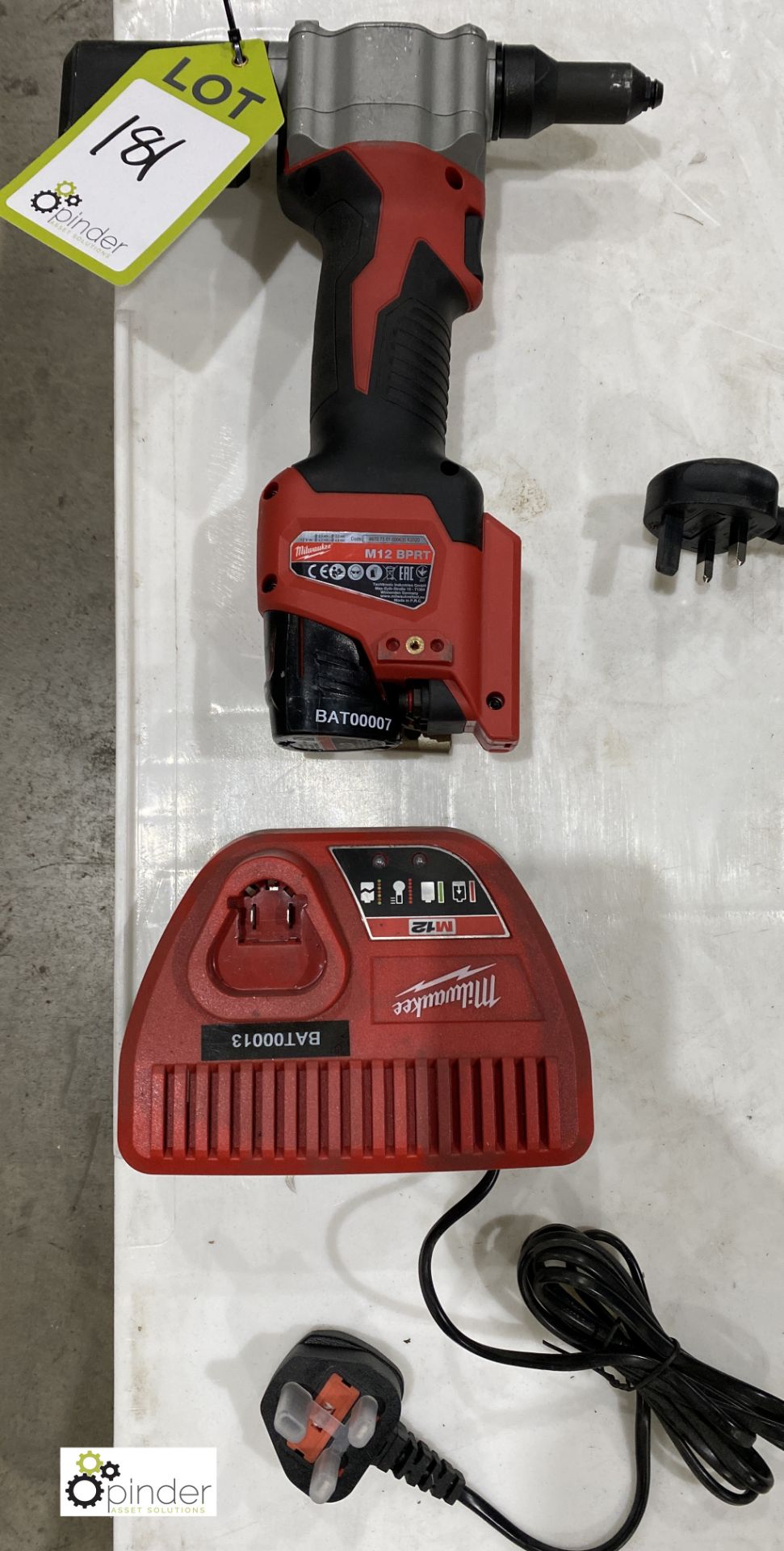 Milwaukee M12BPRT Rechargeable Pop Riveter and Charger - Image 2 of 4